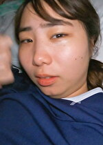 暗闇に浮かぶ色白彼女のなまめかしい身体！たまらず漏れるキュートな喘ぎ声！
