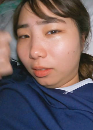 暗闇に浮かぶ色白彼女のなまめかしい身体！たまらず漏れるキュートな喘ぎ声！