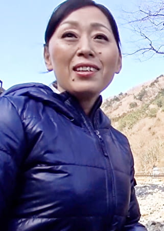 地方の未亡人をナンパしてエッチで女性ホルモンを取り戻してみませんか?久しぶりの男性に興奮しちゃう熟女と濃厚セックス!