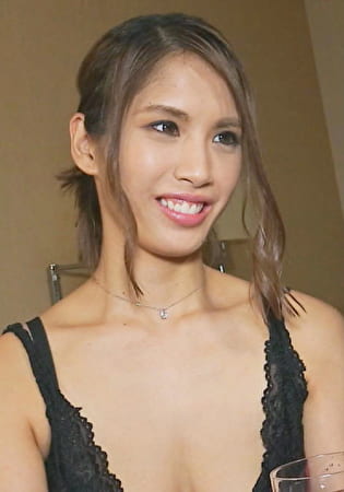 謎の液体で感度MAX！喘ぎ声が止まらない欲求不満の美人妻！