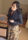「娘が居るから！」娘のすぐ横で声を我慢！美人熟女と大胆夜更けのSEX