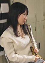 「黙っててくれるなら」沈黙と引き換えに男に身体を許すミニスカ巨乳妻！