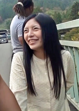 長閑な山間部で見つけたミニマム黒髪若奥様も黒人マラに興味津々！黒人ナンパ即ハメ昇天FUCK！