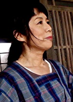 ポツンと離れた大きなお家で独り身の熟女が欲求不満に耐え兼ねAVに応募！一見真面目な地方のおばさんの痴態交尾！