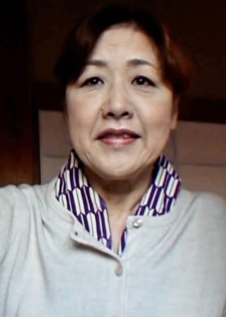 田舎の一軒家で悶々と暮らす58歳独り身熟女が寂しさと欲求不満からカメラの前で痴態を晒す初撮り中出しセックス!