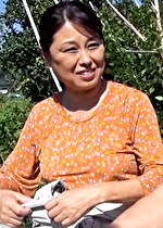 3年前に旦那さんと別れひとりで畑仕事を切り盛りする巨乳熟女が熟れたカラダを持て余しカメラの前で淫乱初撮り中出しセックス！