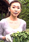 田舎暮らしで欲求不満を抱えながら悶々としている 清楚系のスレンダー美熟女さんのエロ過ぎ初撮り中出しセックス！