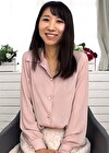 清楚でおとなしそうな顔をしたスレンダー熟女さん、最近マッチアプリで若い肉棒に嵌り勢いあまってAV出演で若い男優と中出しセックス！