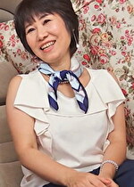 ショートカットのセレブな奥様が還暦を迎えてAV出演。イケメン男優のデカ肉棒に興奮して欲望剥き出し！デカ乳揺らしてイキまくり中出しまで！