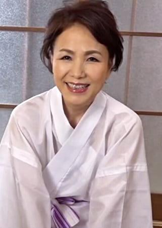 三つ指ついてお出迎え!即フェラ、生中出しの極上おもてなしの高級ソープで男を奮い立たせる熟女と極楽SEX!
