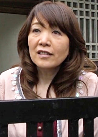 引っ越した町の町内会に入った熟年夫婦。町内会会長の激しいセックスの快感に堕ちた熟女！
