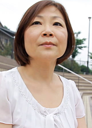 バツイチで自由気ままに人生を謳歌している素人熟女。「人生楽しみたい!」と初撮り中出しセックスで魅せるエロ過ぎ映像!