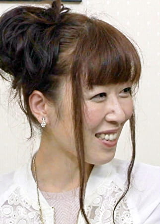 街でナンパした母娘に赤裸々なアンケートに協力していただきました。娘の目の前でセックスレスの話をして意図せず落とし穴にはまる母!
