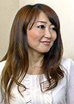 初対面の異性にボディタッチをされてすっかり母ではなくオンナとして目覚めてしまったナンパされた母娘！