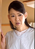 欲求不満のお母さんの脇から見える乳首がエロ過ぎて･･･発情する禁断の肉欲セックス！