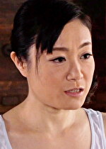 妻の出産を控え実家に帰省中の愚息。久々に見るお母さんの乳首に欲情した愚息と禁断の肉欲セックス！