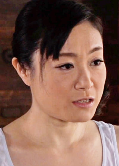 妻の出産を控え実家に帰省中の愚息。久々に見るお母さんの乳首に欲情した愚息と禁断の肉欲セックス！
