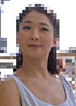 ノースリーブの脇から覗くまん丸乳首がエッチなお母さんに欲情した愚息！