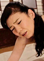 のみ過ぎで千鳥足で帰って来たお母さんがあまりにもエロくて、ムラムラした愚息はこっそり服を脱がして禁断の肉欲セックス！