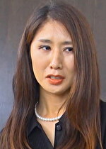 夫の葬儀が終わった後、義兄から借金の返済を求められ・・・抗えない熟れた敏感なカラダの美しき未亡人は、遺影の前でイキまくる!