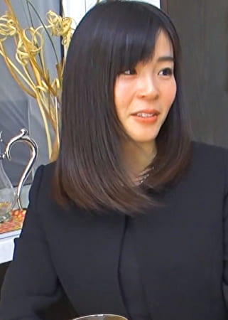 夫が亡くなって早一年、夫の部下に突然抱きしめられ遺影の前で、快感に溺れる美しき未亡人の性！