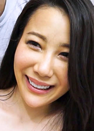 ロングヘアーで美肌、フェロモン出まくりの人妻の実態。ナニしても拒まない都合が良すぎるオンナ