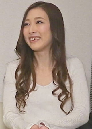 欲求不満のスレンダー妻決意のAV出演!「主人に触られないからいっぱいいじってください!」