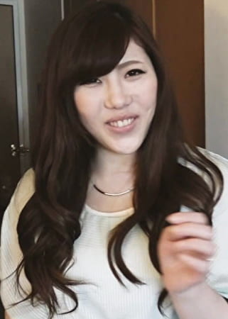 白い肌を紅く染めて揺れる爆乳！ナンパした奥様とバスルームセックス！