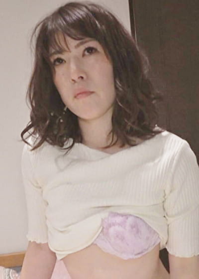 Mっ気のい奥様の自宅に訪問！コスプレで生中出し！