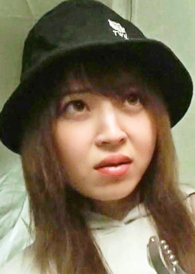 ソロキャンプ好きの色白美肌ギャル!風呂キャンでテント内はムレムレフェロモン充満