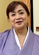 和服姿の豊満超乳熟女が初めてのAV出演で、ふたりの男優に責められ本能丸出しでイキまくる濃厚乱交セックス！