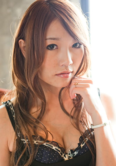 可愛いおねえさんが2穴で感じまくり！