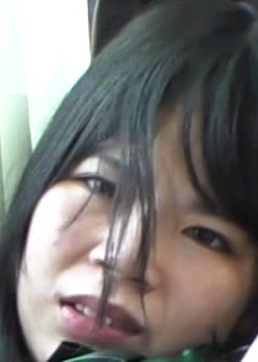 反抗的におじさんを睨みつける女〇〇生にお仕置きで中出し！