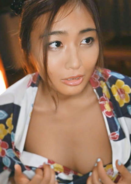 小麦色の肌のド淫乱美女と潮大放出水浸し交尾