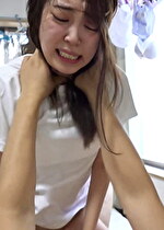 男2人に激しくヤられて涙目の汗だくセックス