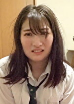 二本のチ〇ポを必死に頬張る！3PセックスのJK