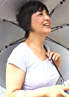 パイパン熟女のマ〇コに若い男がたっぷりと中出し