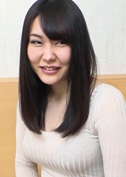 デカパイをぶるぶる揺らして感じまくるスケベな若い人妻さん