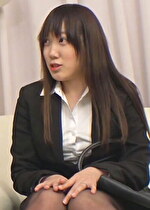 スーツの下に巨乳を隠した既婚OLとなし崩し生挿入セックス