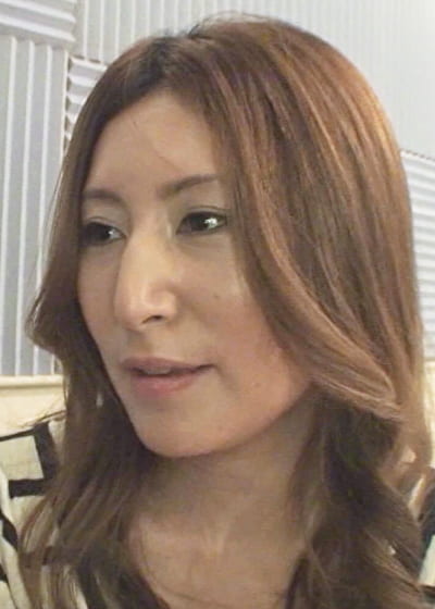 スレンダー美乳奥様と濃厚不倫セックス