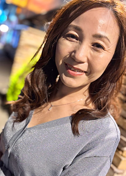 奉仕好き熟女のナマ中出しドスケベSEX