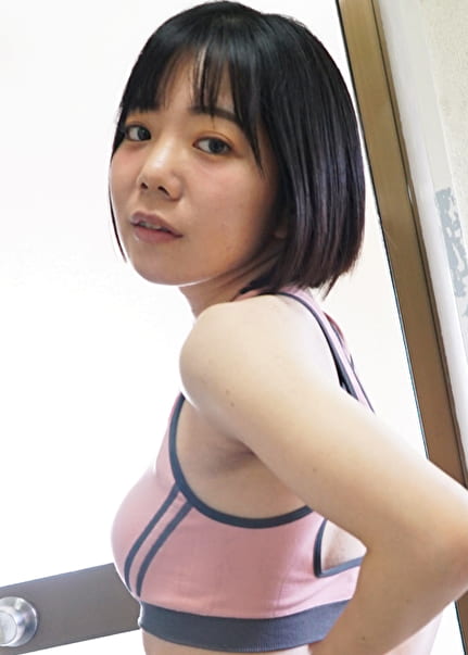 洗面所でこっそりとエッチ。種付けされるボーボーマン毛の美少女！