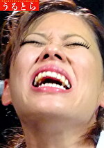 凄まじい威力の媚◯をケツ穴から注入された女捜査官が丸裸にされて二穴を責められる