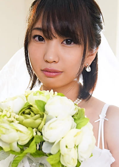 ウエディングドレス姿で緊縛SEX