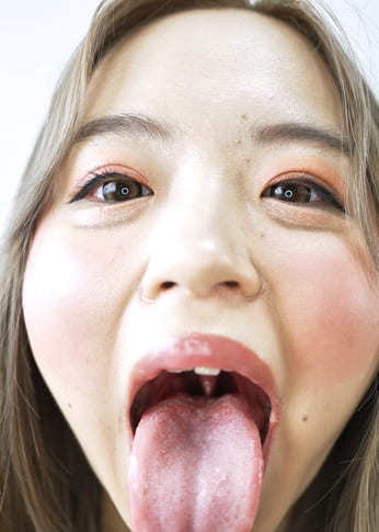 【個人撮影】菊池はる 初喉チンコ触り＆擬似フェラ体験